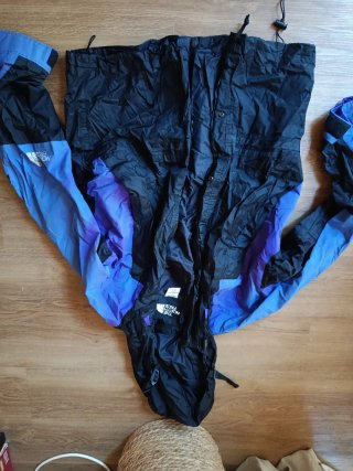 Chaqueta The North Face Morada y Negra