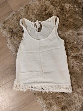 Blusa blanca con encaje
