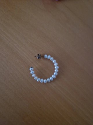 Pendiente de aro con perlas (una sola unidad)