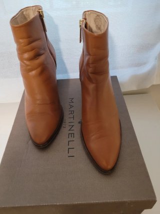 Botines Martinelli, color cuero. Talla 38