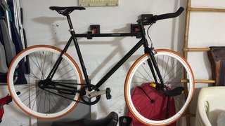 Bicicleta Fixie Negra y Ruedas Extra