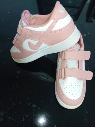Sneakers Nike rosa e bianco per bambina
