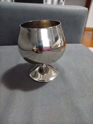 Copa Decorativa de Metal Plateado.
