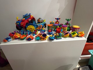 Superthings: Coches, Jaulas, comisaria y tren