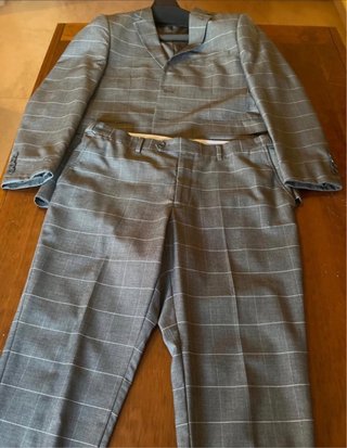 Traje de chaqueta a cuadros gris