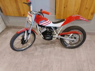 Moto infantil Beta Trial Roja y Blanca