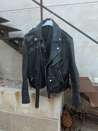 Cazadora de cuero vintage estilo biker