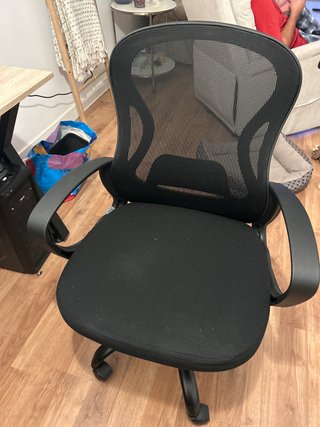 Silla de escritorio ergonómica negra. Nueva