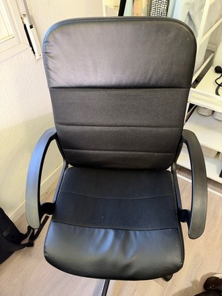 Silla de oficina negra