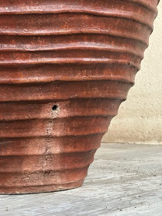 Tinaja antigua de barro