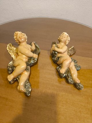 Coppia di angeli decorativi