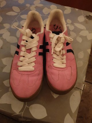 Zapatillas rosas con cordones
