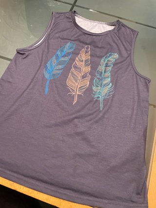 Camiseta de tirantes con estampado de plumas