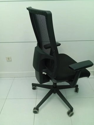 Silla de oficina ergonómica negra
