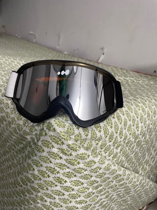 Casco de esquí blanco  Se regalan gafas esquí