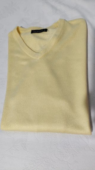 Jersey cuello pico amarillo