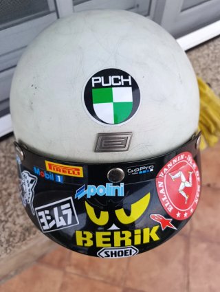 Casco Borrasca II con pegatinas