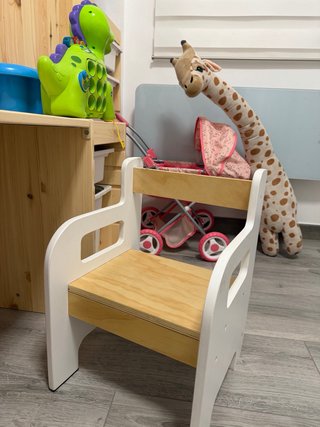 Mesa infantil con 2 sillas