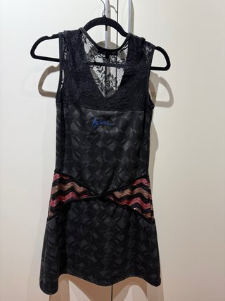 Vestido corto negro y rosa