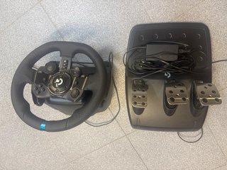 Volante Logitech G923 con pedali per PS5/PS4/PC