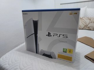 Consola PS5 Slim 1tb con dos juegos