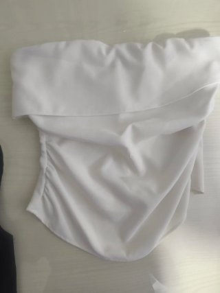 Conjunto de 4 tops variados. (LOS 4 POR 20€).