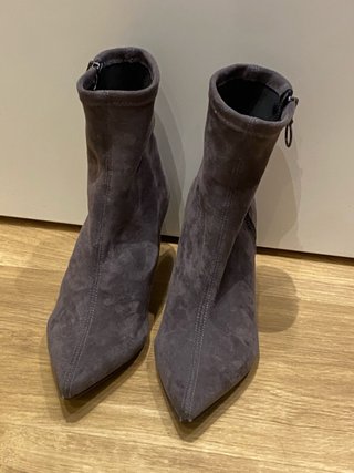 Botines de antelina grises