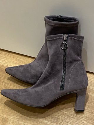 Botines de antelina grises