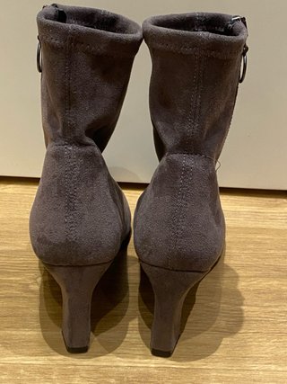 Botines de antelina grises