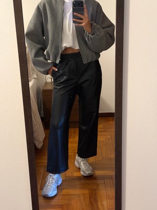 Pantalón efecto piel Zara