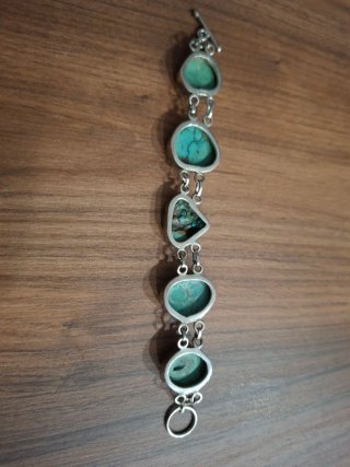Pulsera antigua de plata y piedras verdes
