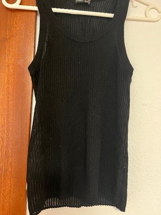 Top de punto negro Oysho  Top de punto beis