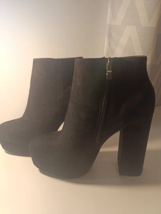 Botines de tacón negros