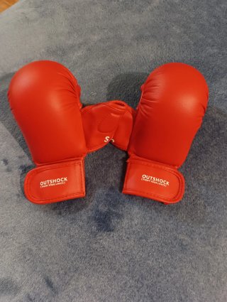 Guantillas de Kárate Outshock Rojas, talla S