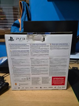 PS3 Super Slim 12GB con controller cavi e libretti