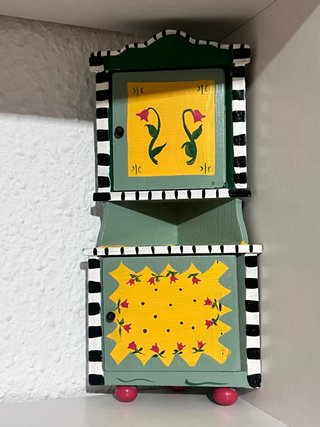Mueble miniatura para casa de muñecas