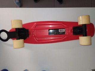 Monopatín y Casco Rojo Infantil