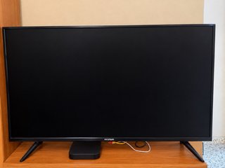 Televisor Hyundai Negro y tv OKI de 18” 2X1