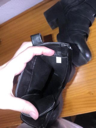 Botines Negros con Hebillas