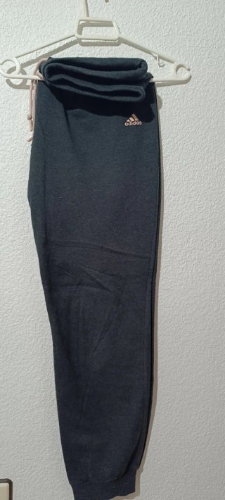 Pantalón chándal Adidas gris