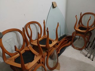 Conjunto Mesa Cristal Diseño y Sillas Madera