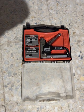 Grapadora manual Powerfix con maletín