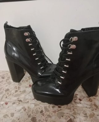 Botines Zara negros con cordones y plataforma