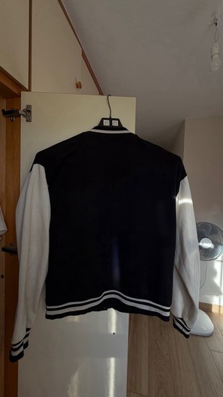 Chaqueta Pull&Bear Negra y Blanca