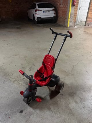 Triciclo para bebé rojo y negro