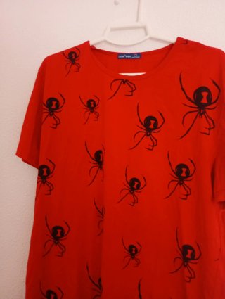 Camiseta Hombre Negra Araña Roja