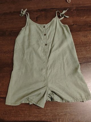 Mono corto de niña verde