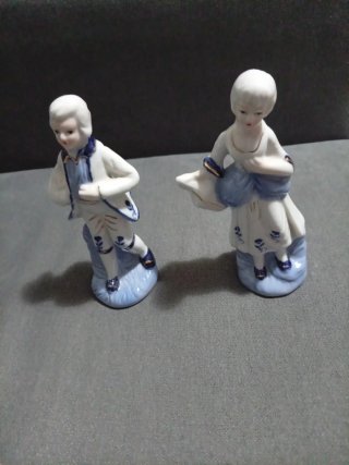 Pareja de Figuras de Porcelana