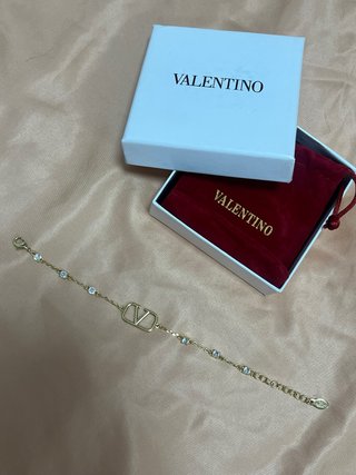 Pulsera Valentino V con cristales dorada