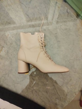 Botines ZARA blanco roto con cordones y cremallera